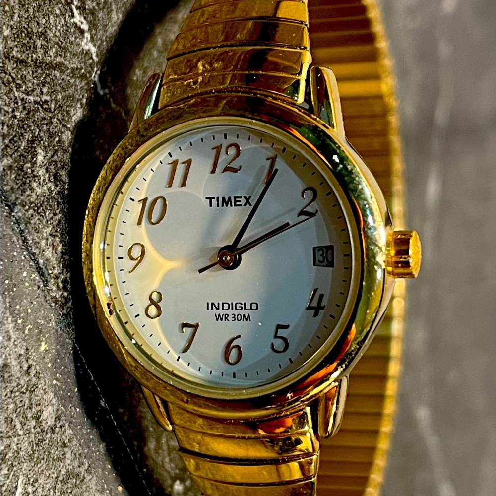 Vintage Womens Timex Indiglo Wr 30 Gold